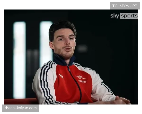 赖斯谈杰拉德榜样力量，称转型B2B中场后进步显著